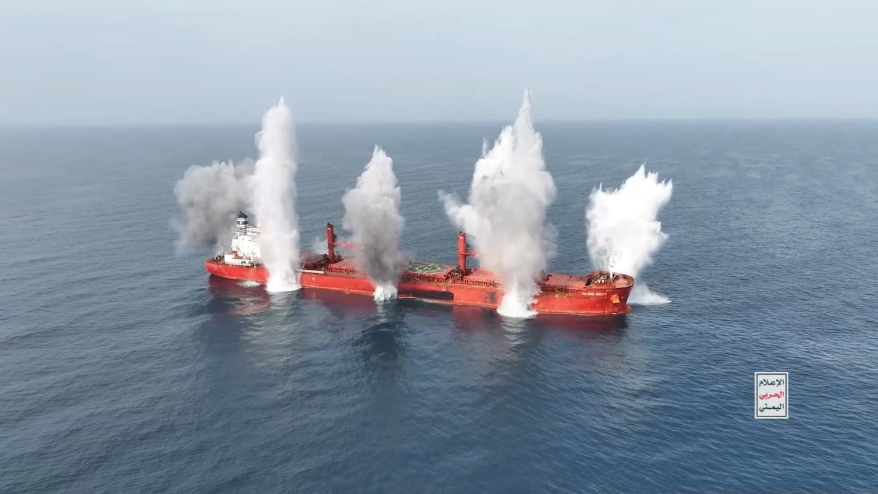 ارتش یمن تصاویر هدف قرار گرفتن و غرق شدن کشتی مجیک سیز را منتشر کرد