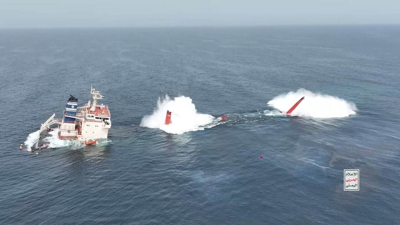 ارتش یمن تصاویر هدف قرار گرفتن و غرق شدن کشتی مجیک سیز را منتشر کرد