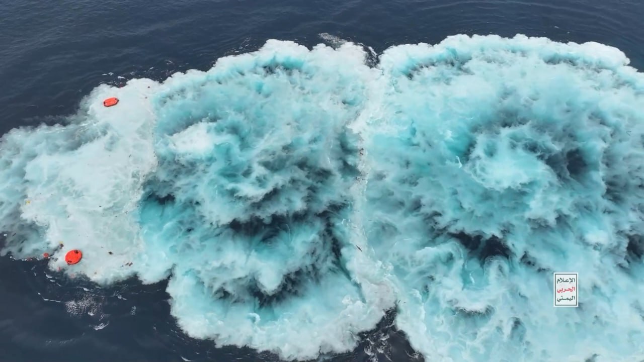 ارتش یمن تصاویر هدف قرار گرفتن و غرق شدن کشتی مجیک سیز را منتشر کرد