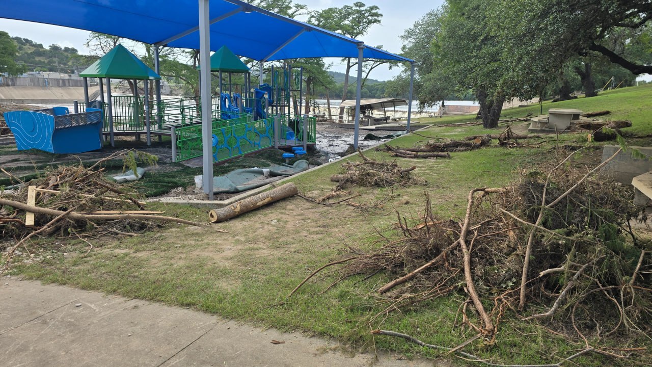 مرگبارترین سیل تاریخ آمریکا در چند دهه اخیر؛ بیش از ۱۶۰ نفر همچنان ناپدید هستند مرگبارترین سیل تاریخ آمریکا در چند دهه اخیر؛ بیش از ۱۶۰ نفر همچنان ناپدید هستند