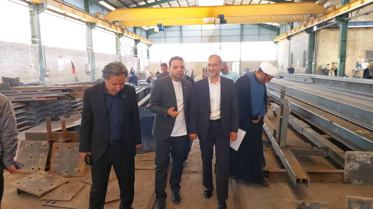 رئیس کل دادگستری خراسان جنوبی از دو واحد صنعتی بازدید کرد