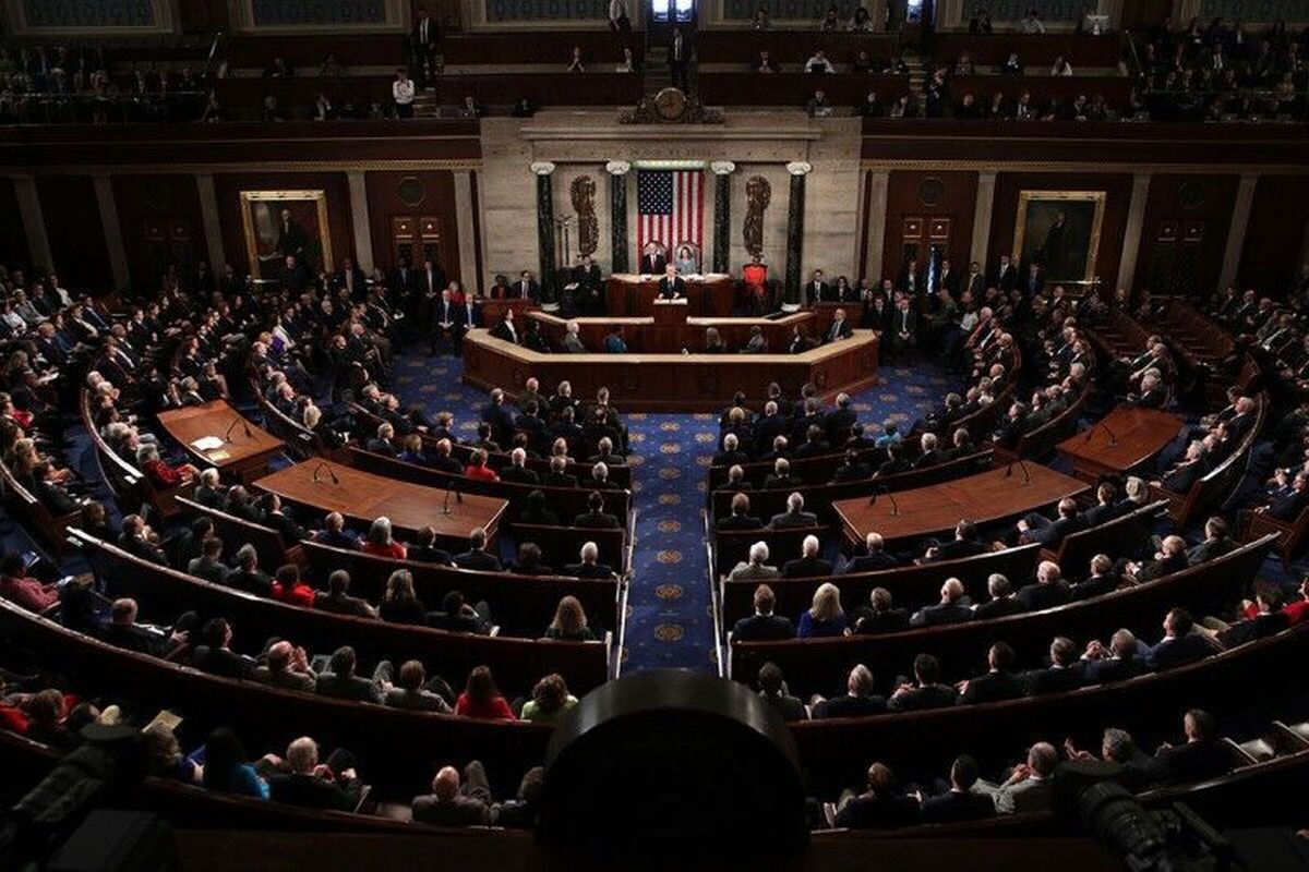 رهبر دموکرات‌های مجلس نمایندگان آمریکا: هیچ مدرکی مبنی بر مؤثر بودن حمله دولت ترامپ به ایران نداریم