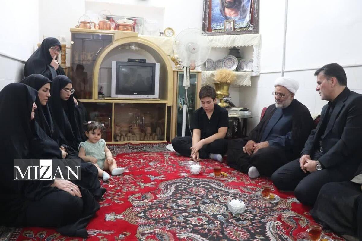 رئیس کل دادگستری استان سمنان با خانواده شهید حمید سعیدی دیدار کرد