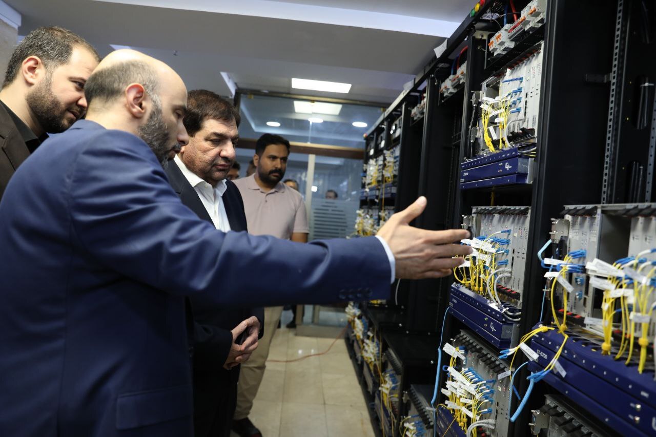 مخبر: جوانان نخبه، موتور محرک پیشرفت کشور هستند/ عقل حکم می‌کند وقتی محصول باکیفیت داخلی موجود است به دنبال خرید خارجی نباشیم