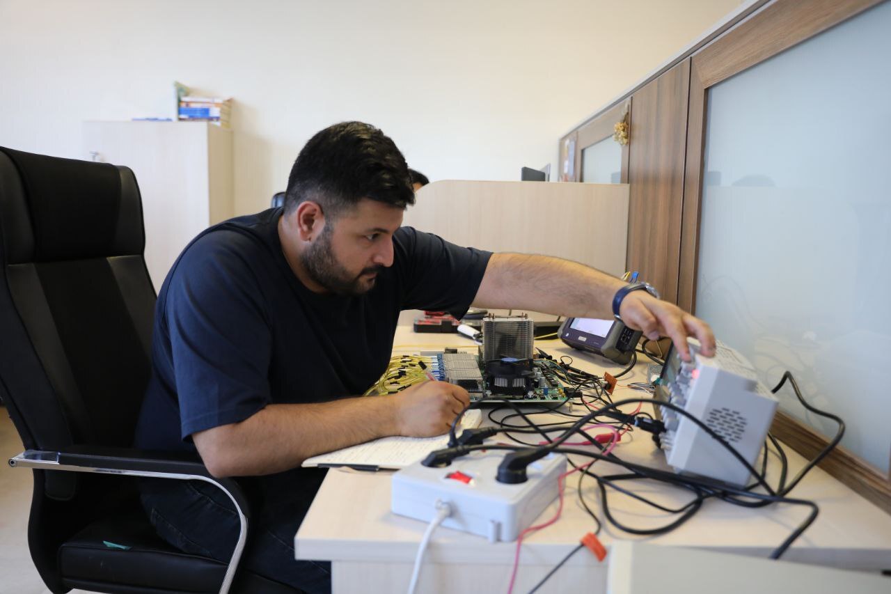 مخبر: جوانان نخبه، موتور محرک پیشرفت کشور هستند/ عقل حکم می‌کند وقتی محصول باکیفیت داخلی موجود است به دنبال خرید خارجی نباشیم