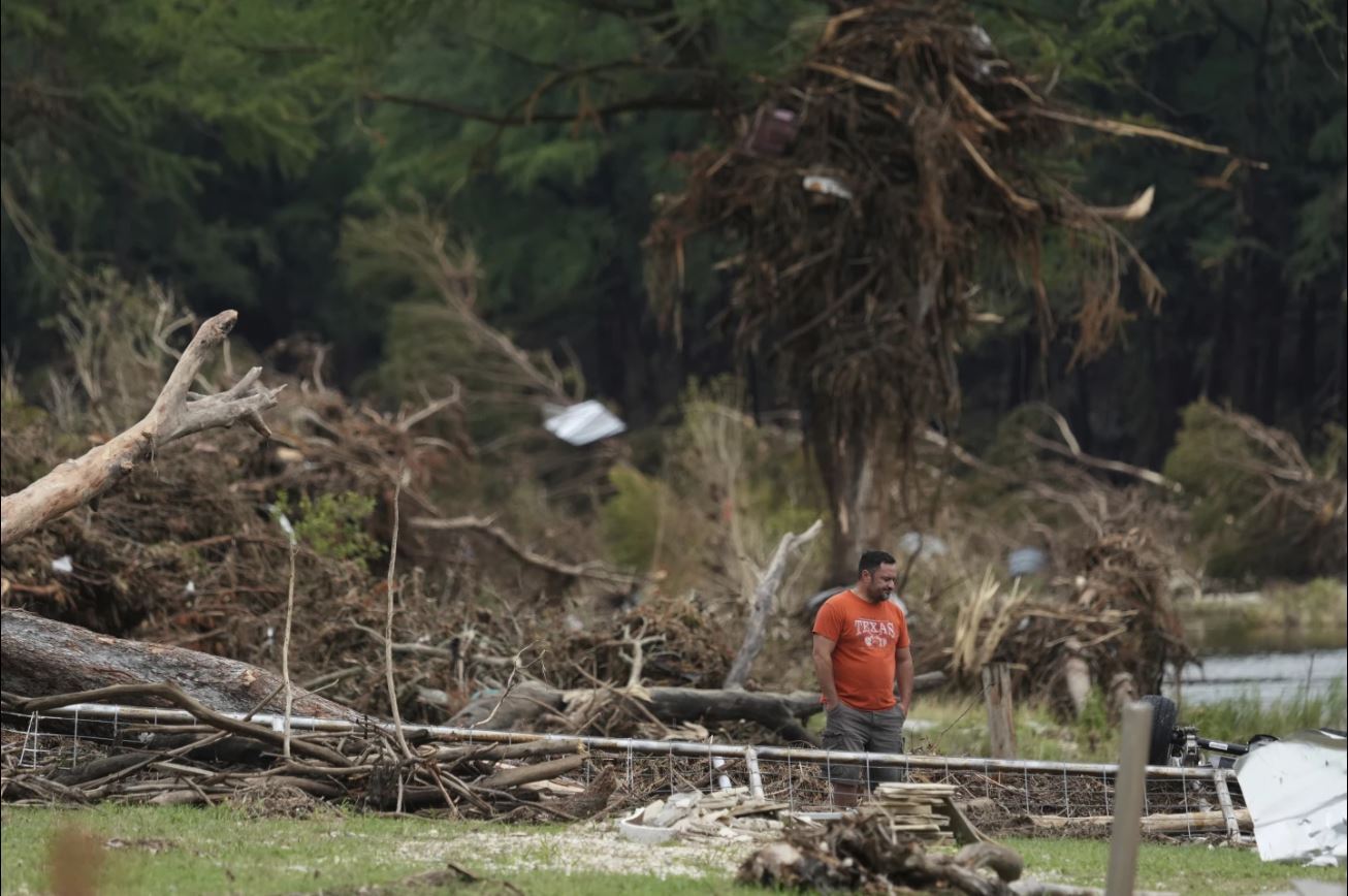 جستجوی افراد مفقود در تگزاس/ هشدار سیل در کارولینای شمالی جستجوی افراد مفقود در تگزاس/ هشدار سیل در کارولینای شمالی