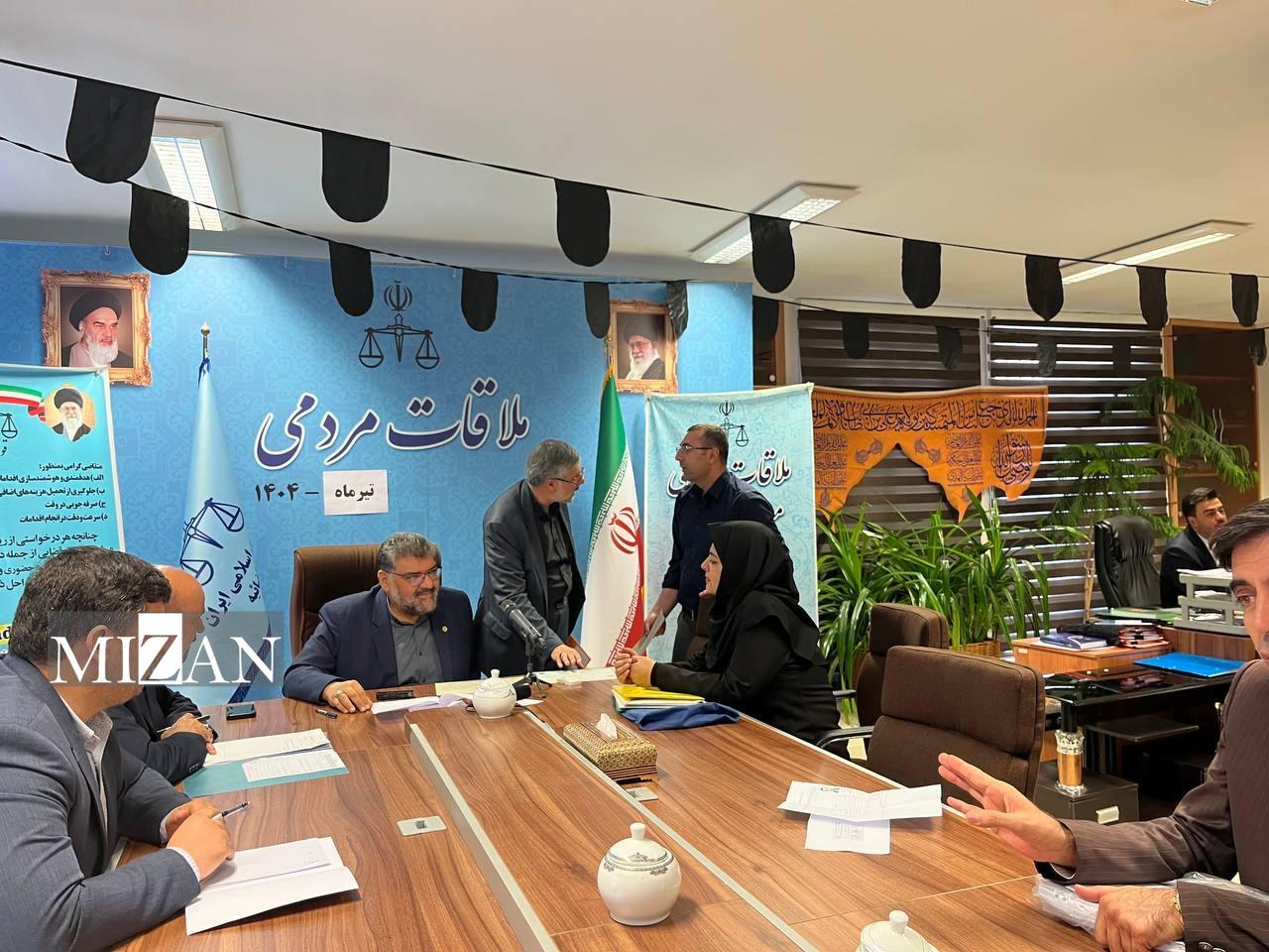 رئیس مرکز وکلا به مشکلات حقوقی و قضایی ۳۱ مراجعه کننده در مرکز ارتباطات مردمی قوه قضاییه رسیدگی کرد/ تشکیل کارگروه تخصصی برای رسیدگی به ۵ پرونده کثیرالشاکی