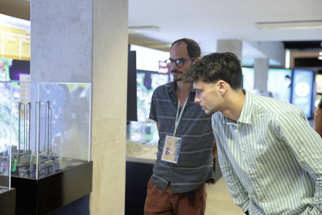 بازدید خبرنگاران رسانههای خارجی از نمایشگاه دستاوردهای صنعت هستهای بازدید خبرنگاران رسانههای خارجی از نمایشگاه دستاوردهای صنعت هستهای