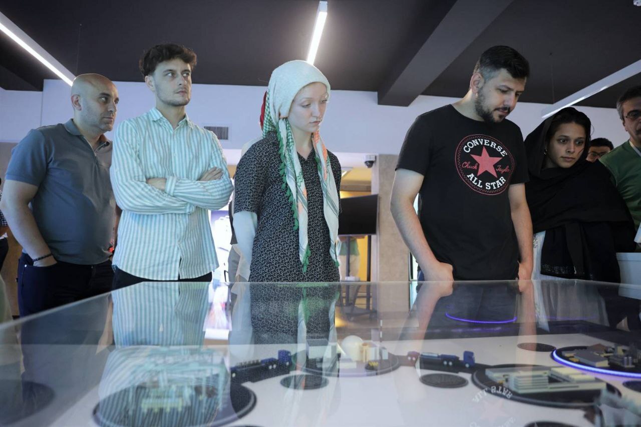 بازدید خبرنگاران رسانههای خارجی از نمایشگاه دستاوردهای صنعت هستهای بازدید خبرنگاران رسانههای خارجی از نمایشگاه دستاوردهای صنعت هستهای