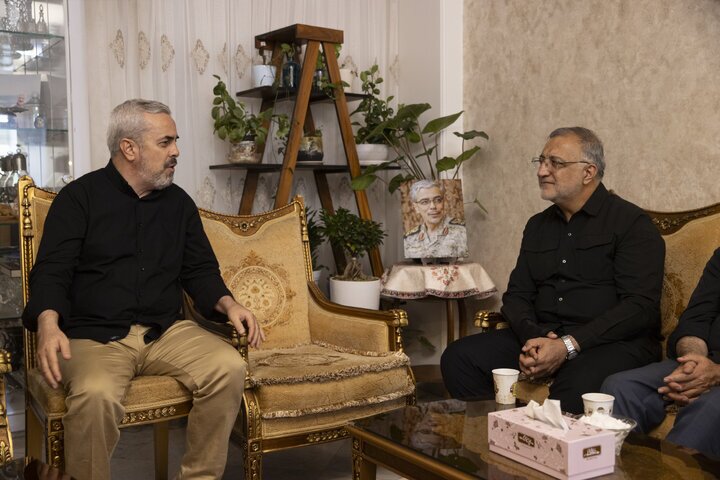 دیدار شهردار تهران با خانواده شهید سلامی و شهید باقری