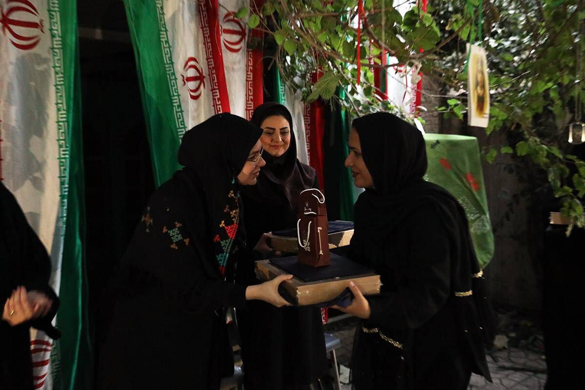 آیین اختتامیه پویش «مادران قصهگو» برگزار شد/ «مادران قصهگو»؛ روایت مقاومت و امید برای نسل آینده آیین اختتامیه پویش «مادران قصهگو» برگزار شد/ «مادران قصهگو»؛ روایت مقاومت و امید برای نسل آینده