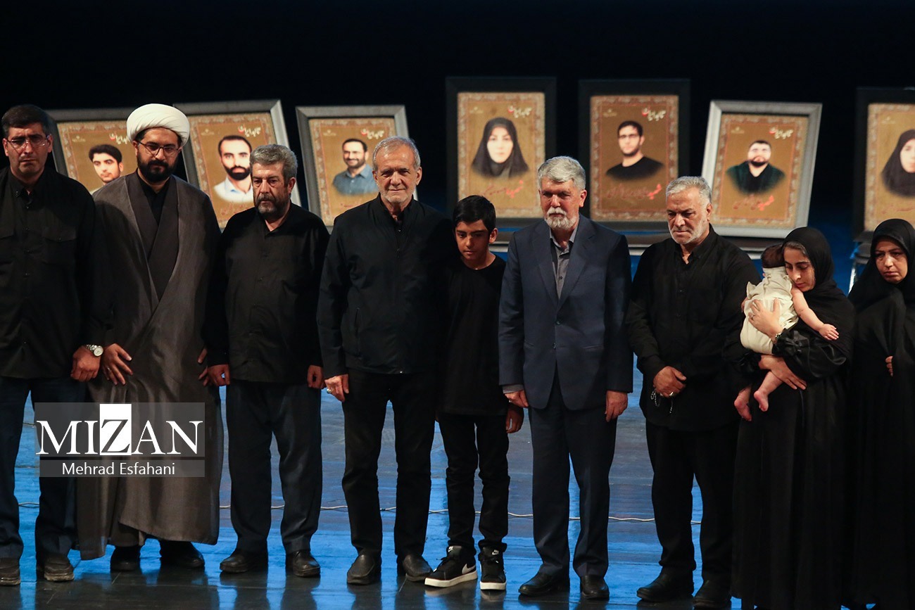 رئیس جمهور: جنایت غزه را چگونه توجیه میکنند در حالی که ادعای رعایت حقوق بشر و دموکراسی سر داده میشود؟ رئیس جمهور: جنایت غزه را چگونه توجیه میکنند در حالی که ادعای رعایت حقوق بشر و دموکراسی سر داده میشود؟