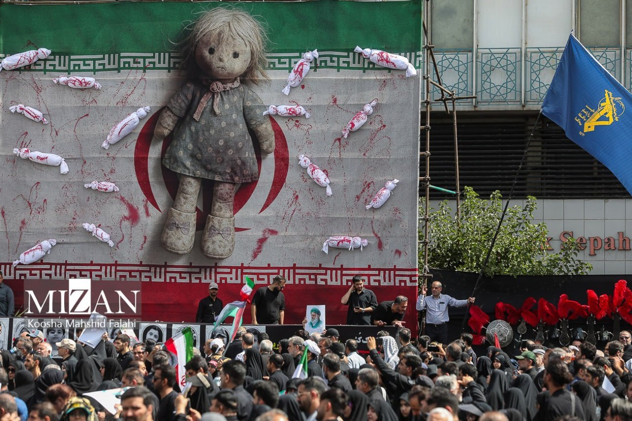 تشییع پیکر شهدای جنگ تحمیلی رژیم صهیونیستی/ وداع باشکوه مردم با «شهدای اقتدار»