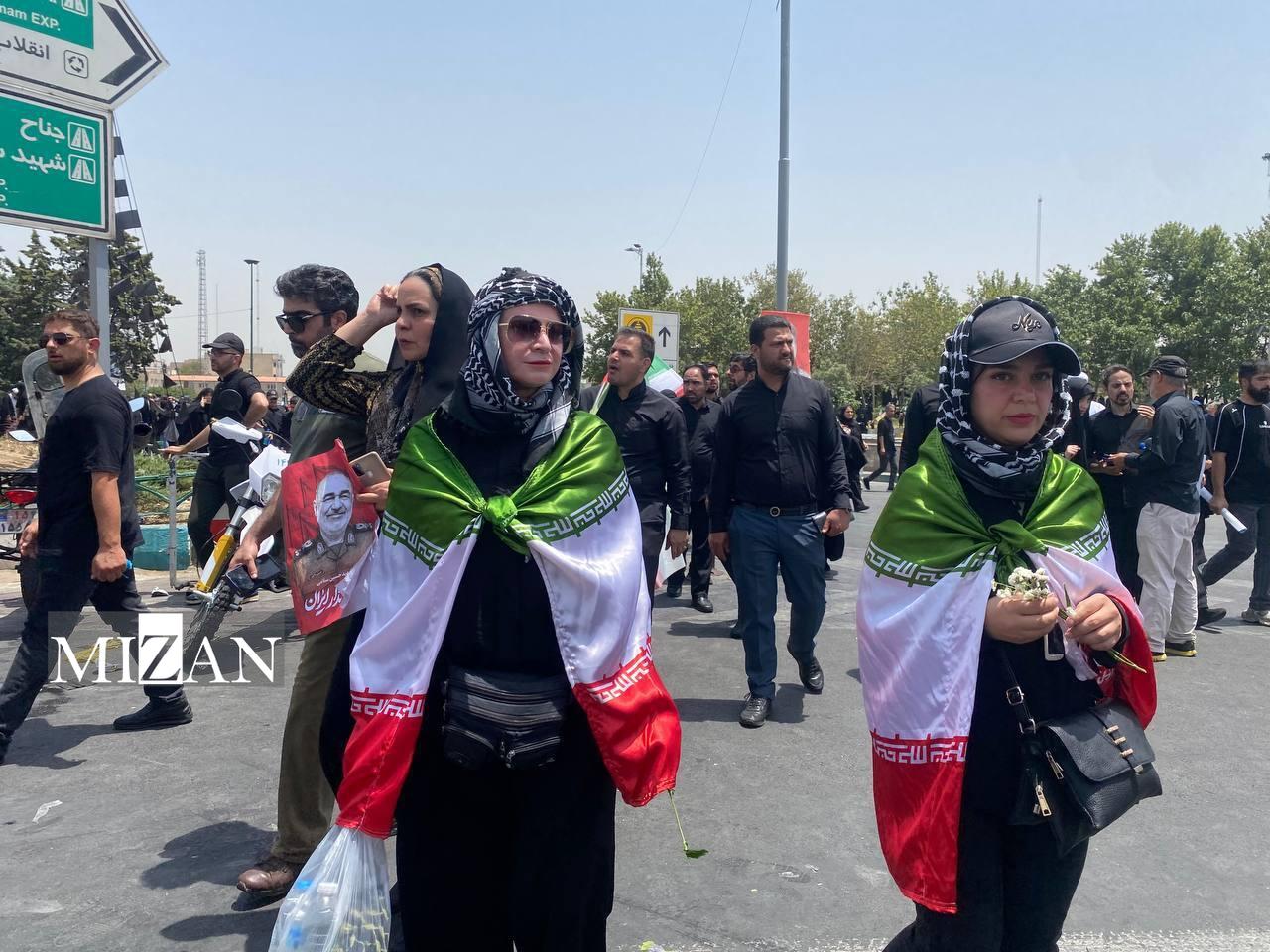 عشق مردم به شهدایشان، بر گرمای بی‌حد تهران چیره شد