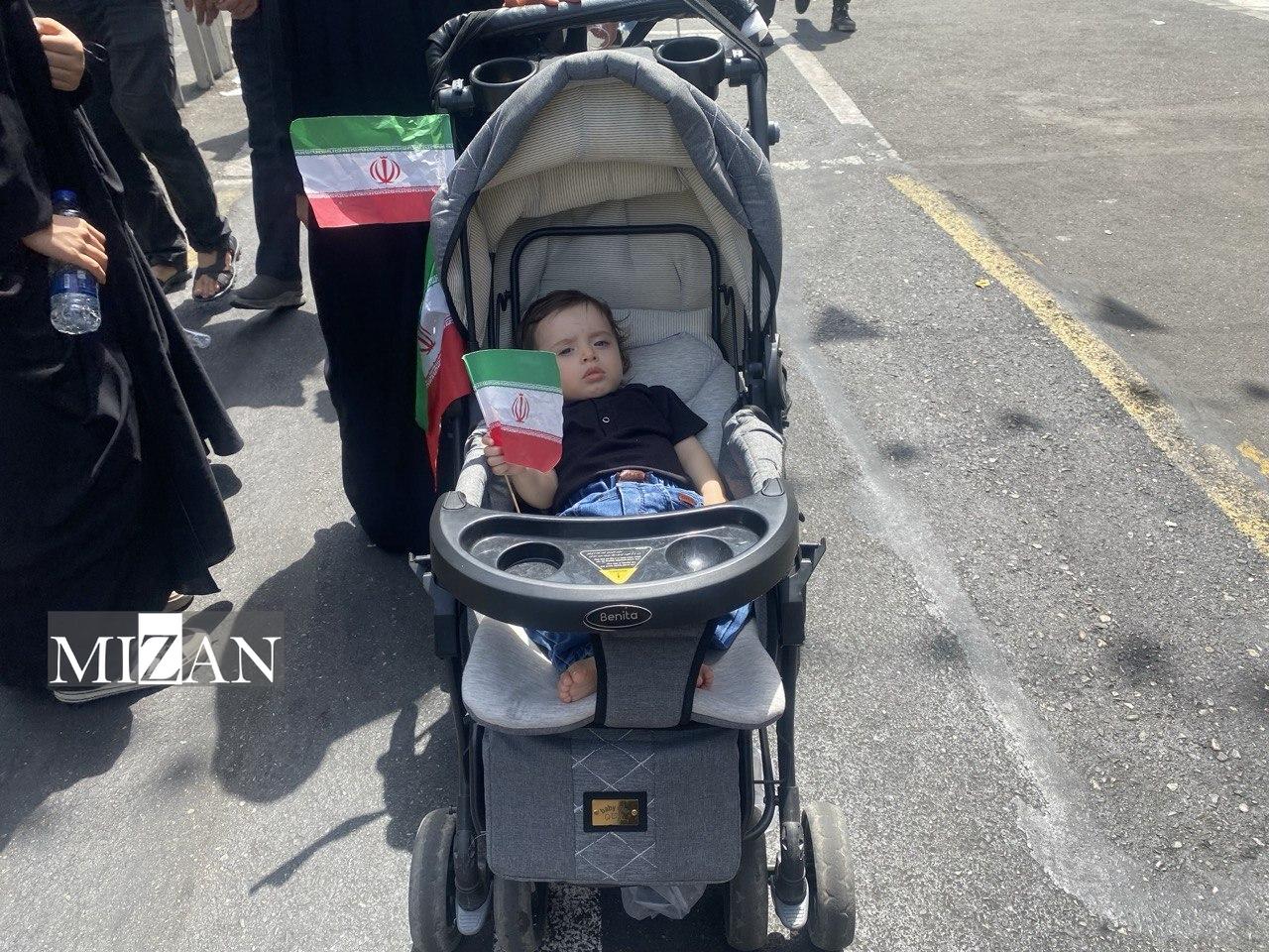 عشق مردم به شهدایشان، بر گرمای بی‌حد تهران چیره شد