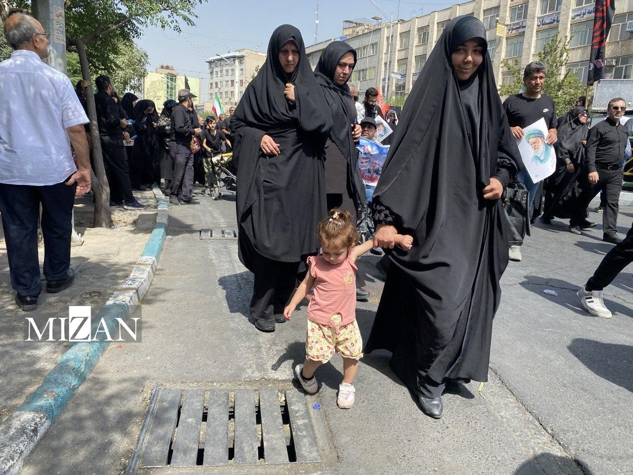 عشق مردم به شهدایشان، بر گرمای بی‌حد تهران چیره شد