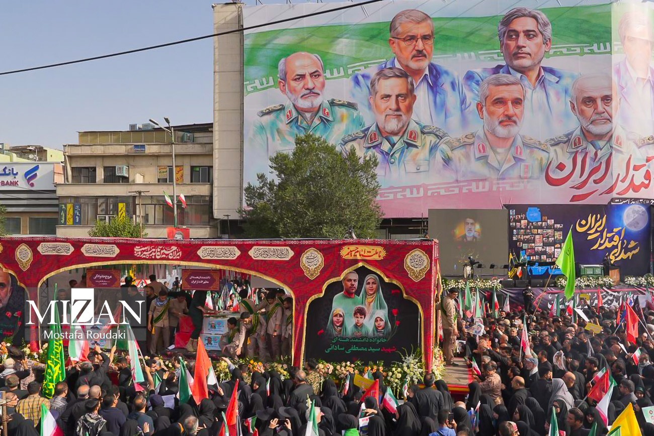 مراسم باشکوه تشییع پیکر پاک شهدای حمله تروریستی؛ نماد همبستگی ملت ایران