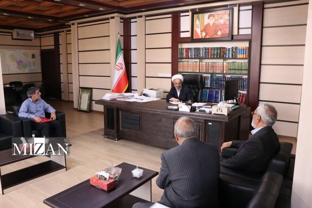 رئیس کل دادگستری استان زنجان با ۶۰ نفر از مراجعان در ملاقات مردمی دیدار کرد