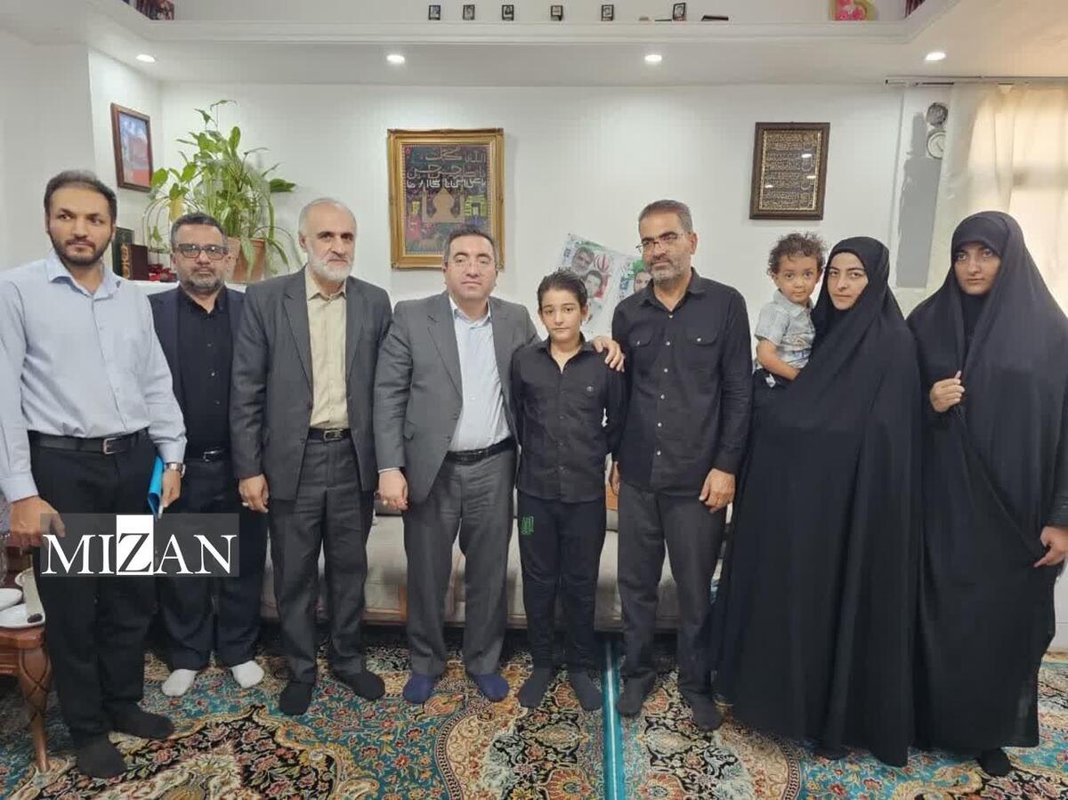 رئیس سازمان ثبت اسناد و املاک کشور با خانواده شهید حسن صالحی دیدار کرد