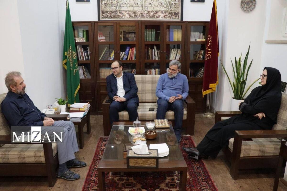 بازدید دبیرکل نهاد کتابخانه‌های عمومی کشور از کتابخانه و موزه ملی ملک