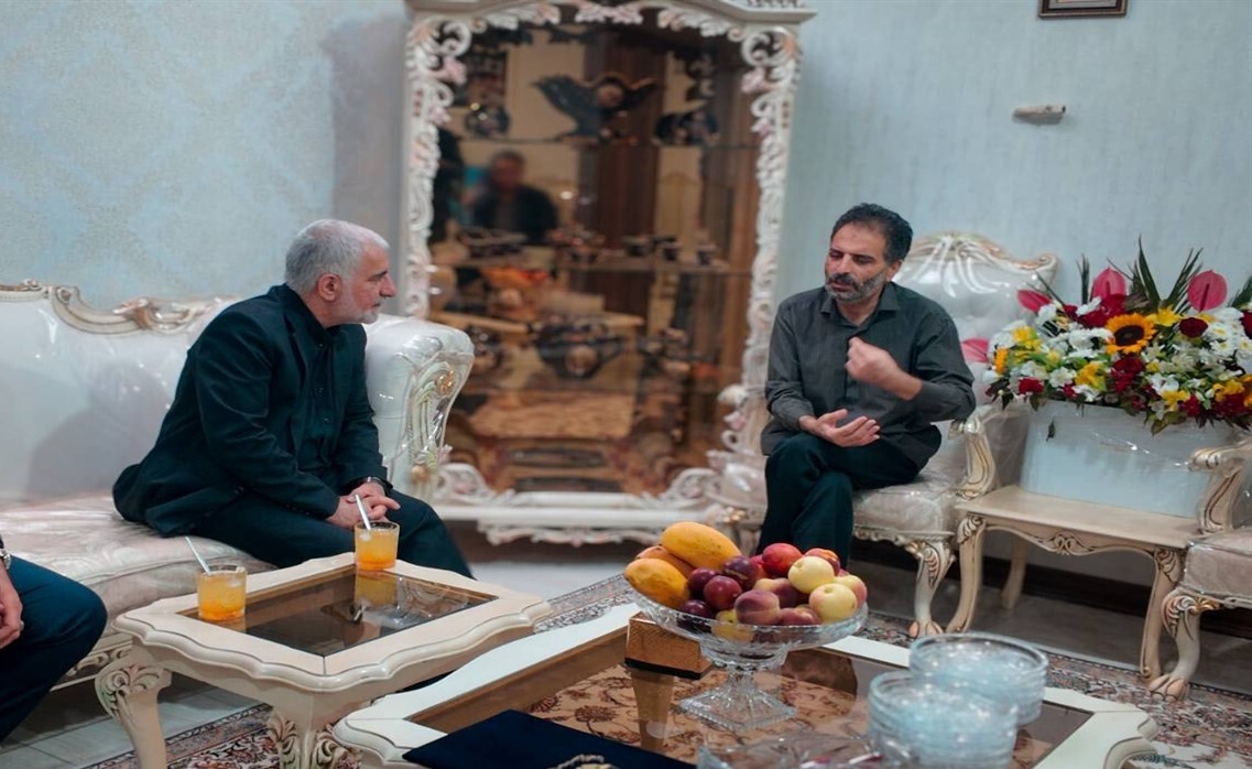 رئیس سازمان زندان‌ها در منزل خانواده محترم سرباز «شهید پویان سرشتی» حضور یافت