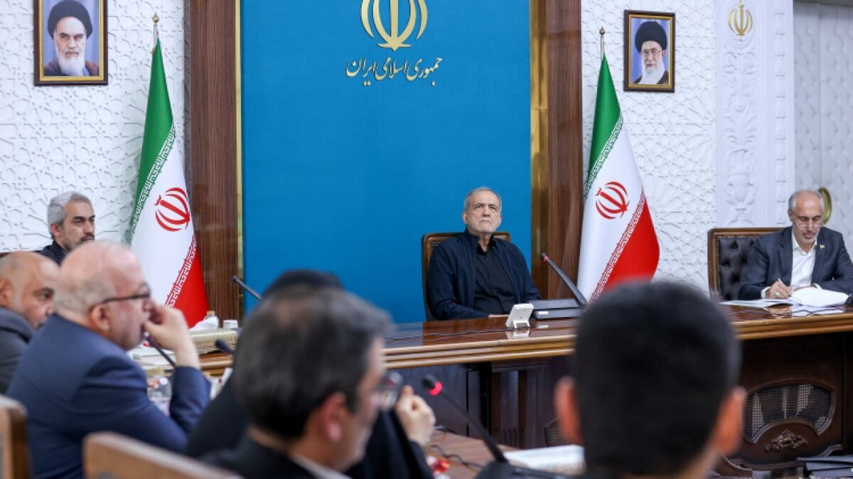 تاکید پزشکیان بر بازنگری اساسی در خصوصی‌سازی با تمرکز بر مدیریت بهره‌ور، نظارت‌پذیر و پاسخگو