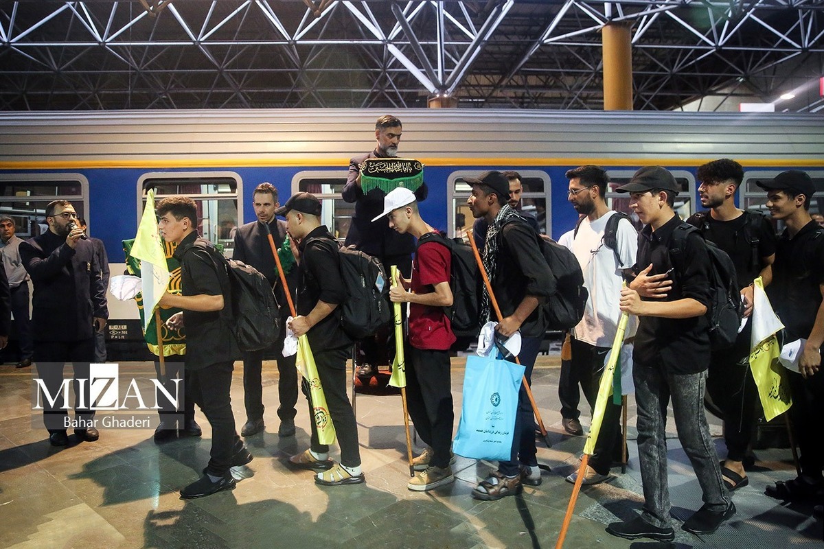 آیین بدرقه زائران اربعین حسینی (ع) با قطار‌های رجا برگزار شد