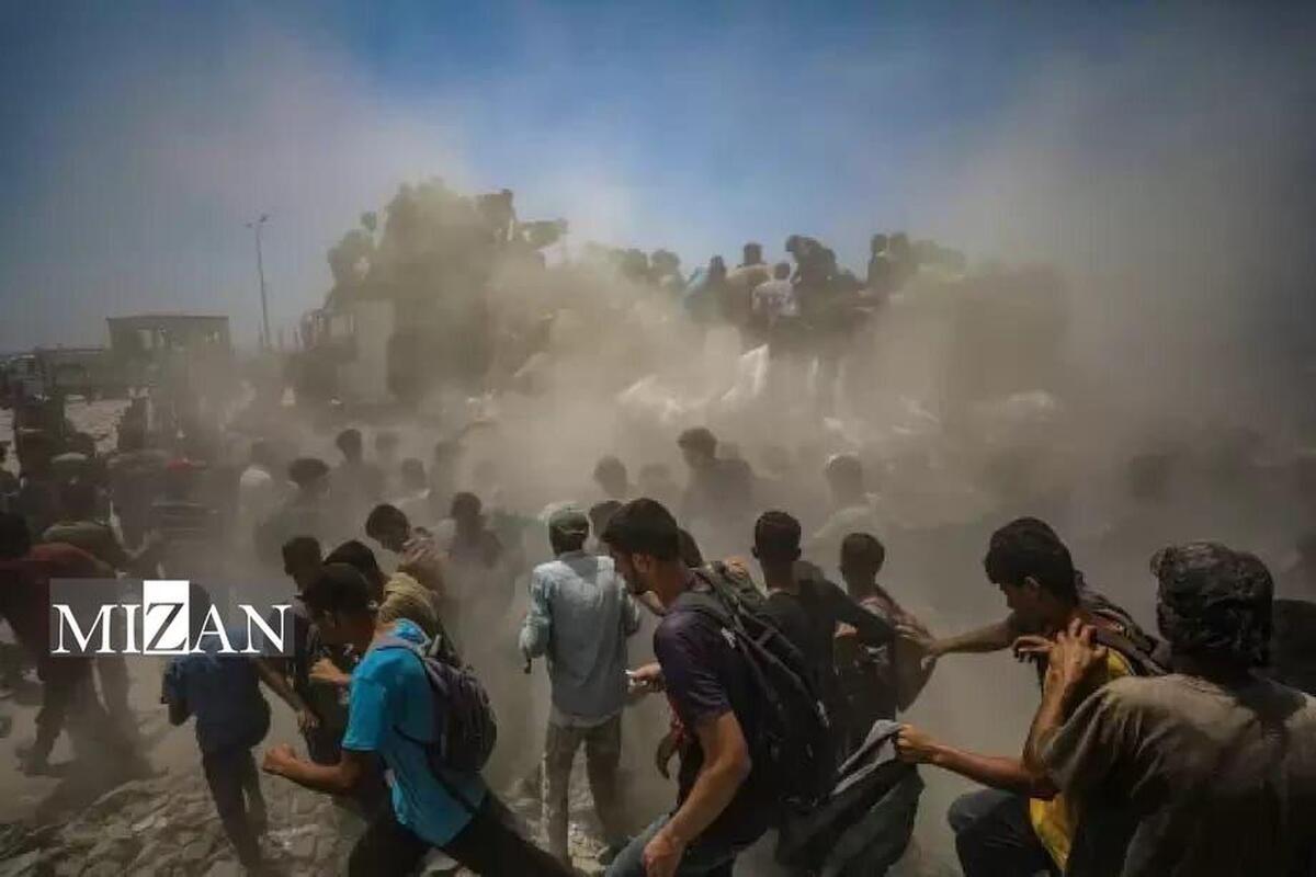 واژگونی کامیون حامل کمک در مسیر‌های ناامن غزه؛ ۲۰ نفر به شهادت رسیدند