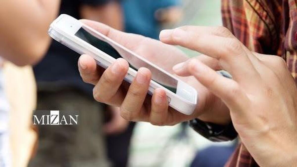 استفاده طولانی‌مدت از گوشی‌های هوشمند چه آسیبی به گردن و ستون فقرات وارد می‌کند؟
