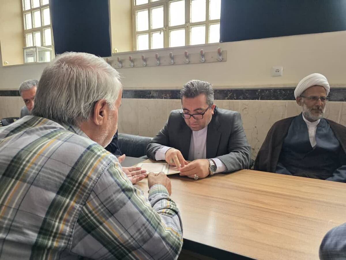 میز خدمت رئیس سازمان ثبت اسناد و املاک کشور در زنجان برگزار شد