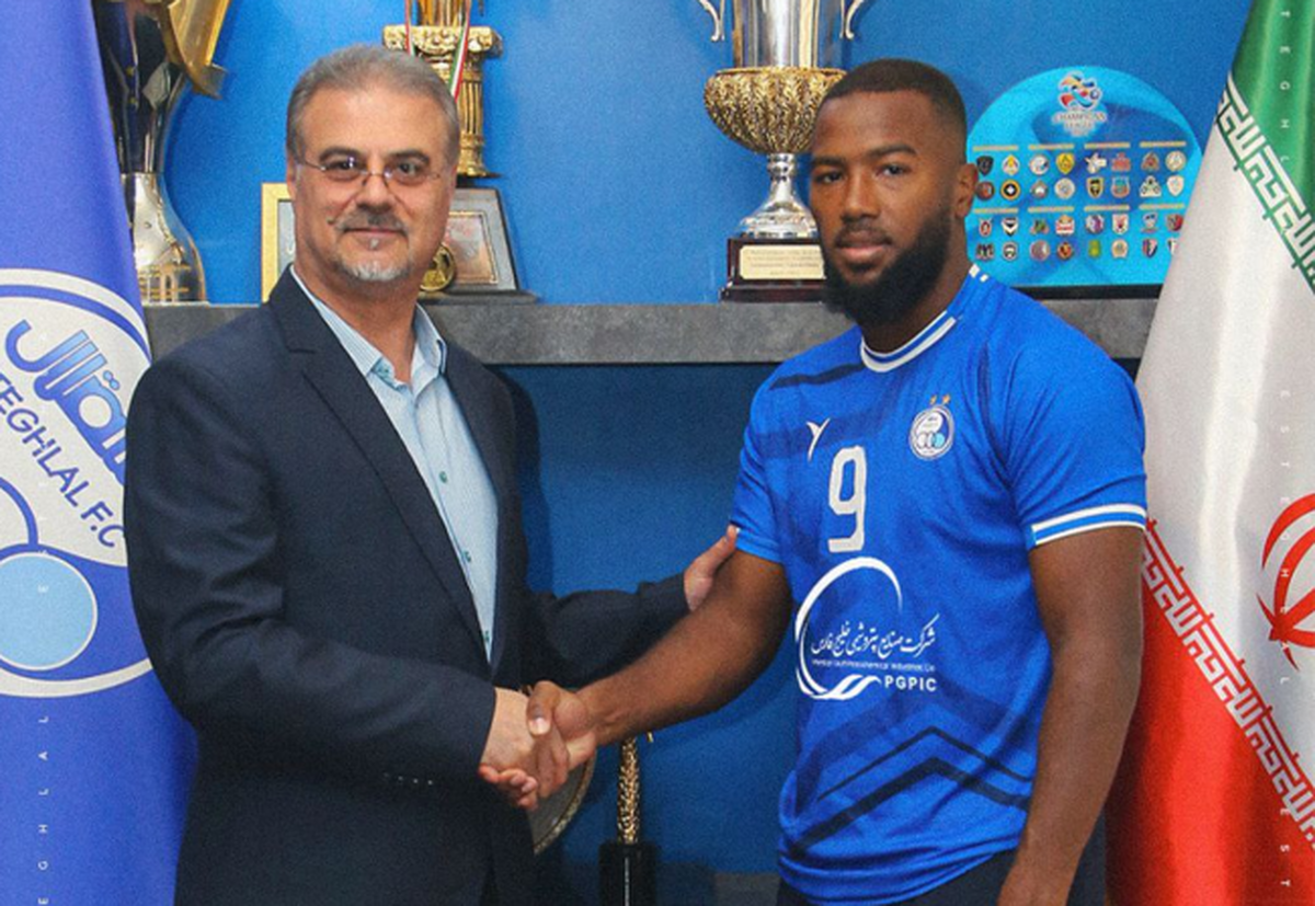 نازون به استقلال پیوست