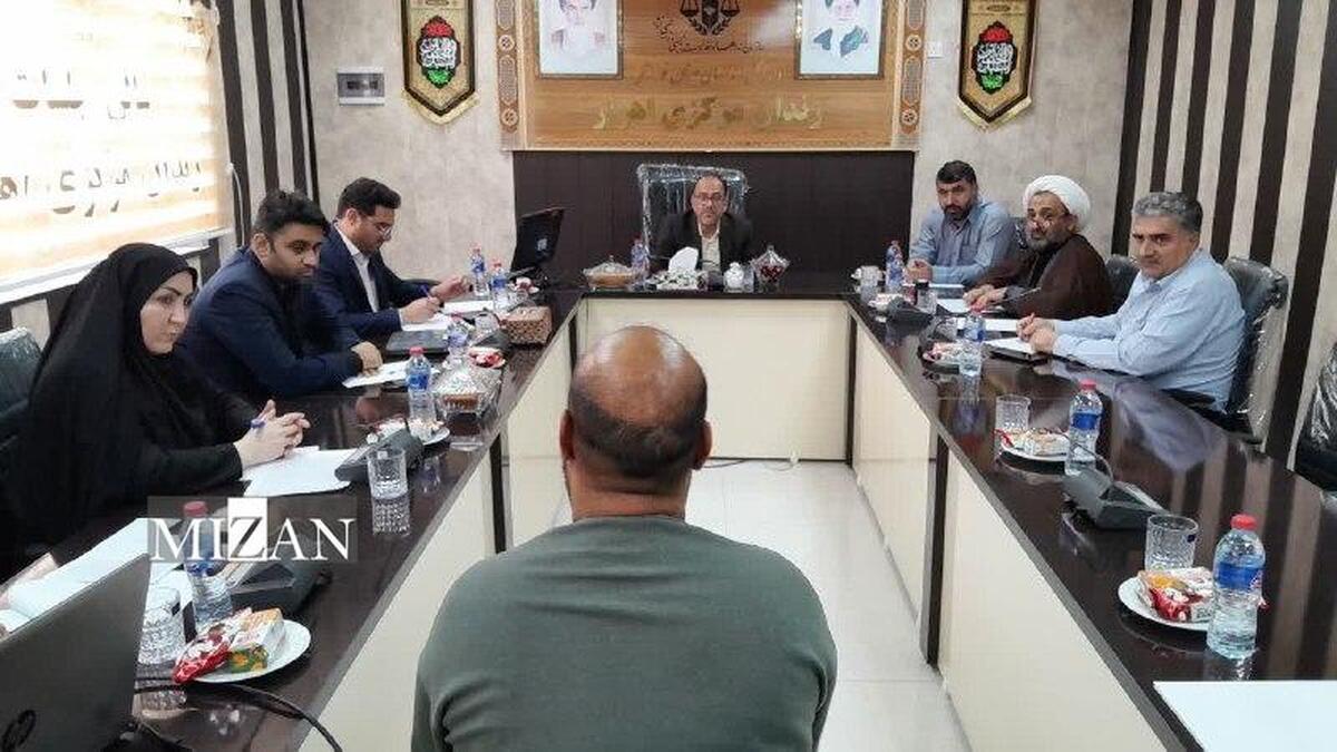 ۵۲ نفر از زندانیان زندان مرکزی اهواز از ارفاقات قانونی برخوردار شدند