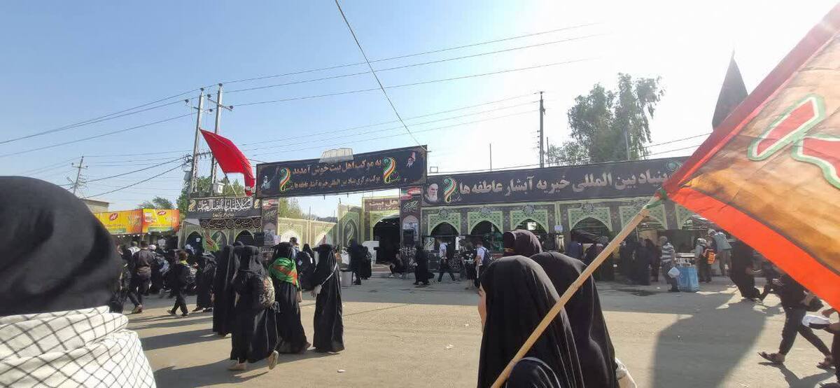پذیرایی موکب آبشار عاطفه‌ها از زوار امام حسین (ع) در مرز ایران و عراق