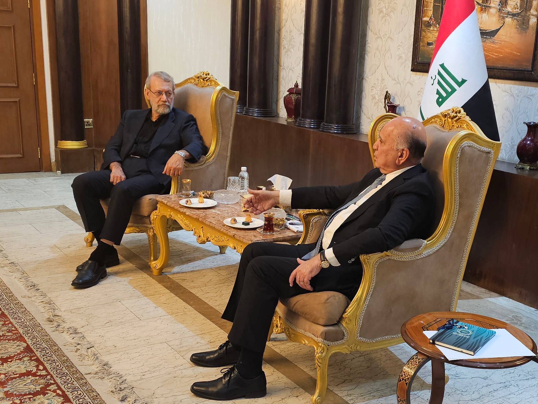 سفر رسمی دبیر شورای عالی امنیت ملی به عراق و لبنان/ دیدار لاریجانی با نخست وزیر عراق/ امضای توافق امنیتی میان ۲ کشور سفر رسمی دبیر شورای عالی امنیت ملی به عراق و لبنان/ دیدار لاریجانی با نخست وزیر عراق/ امضای توافق امنیتی میان ۲ کشور