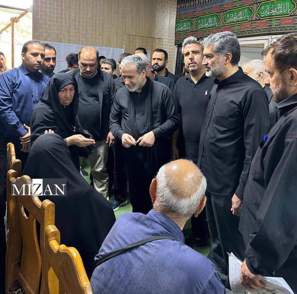 بازدید عراقچی از میز‌های خدمت سرکنسولگری و هلال احمر ایران در نجف اشرف