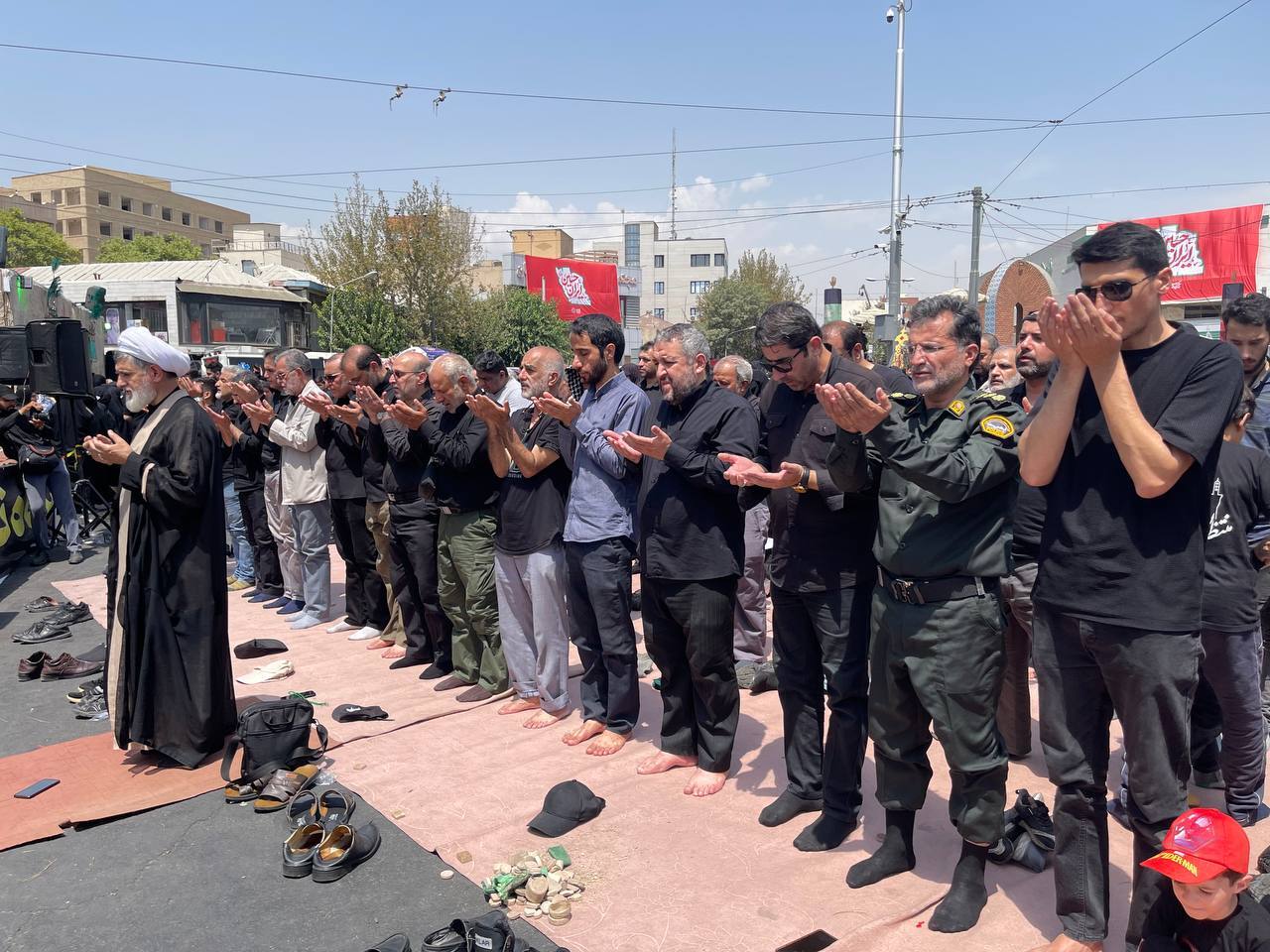 «پرواز عشق و اشک»/ آغاز مراسم جاماندگان اربعین از میدان امام حسین (ع) تا حرم شاه‌عبدالعظیم (ع)