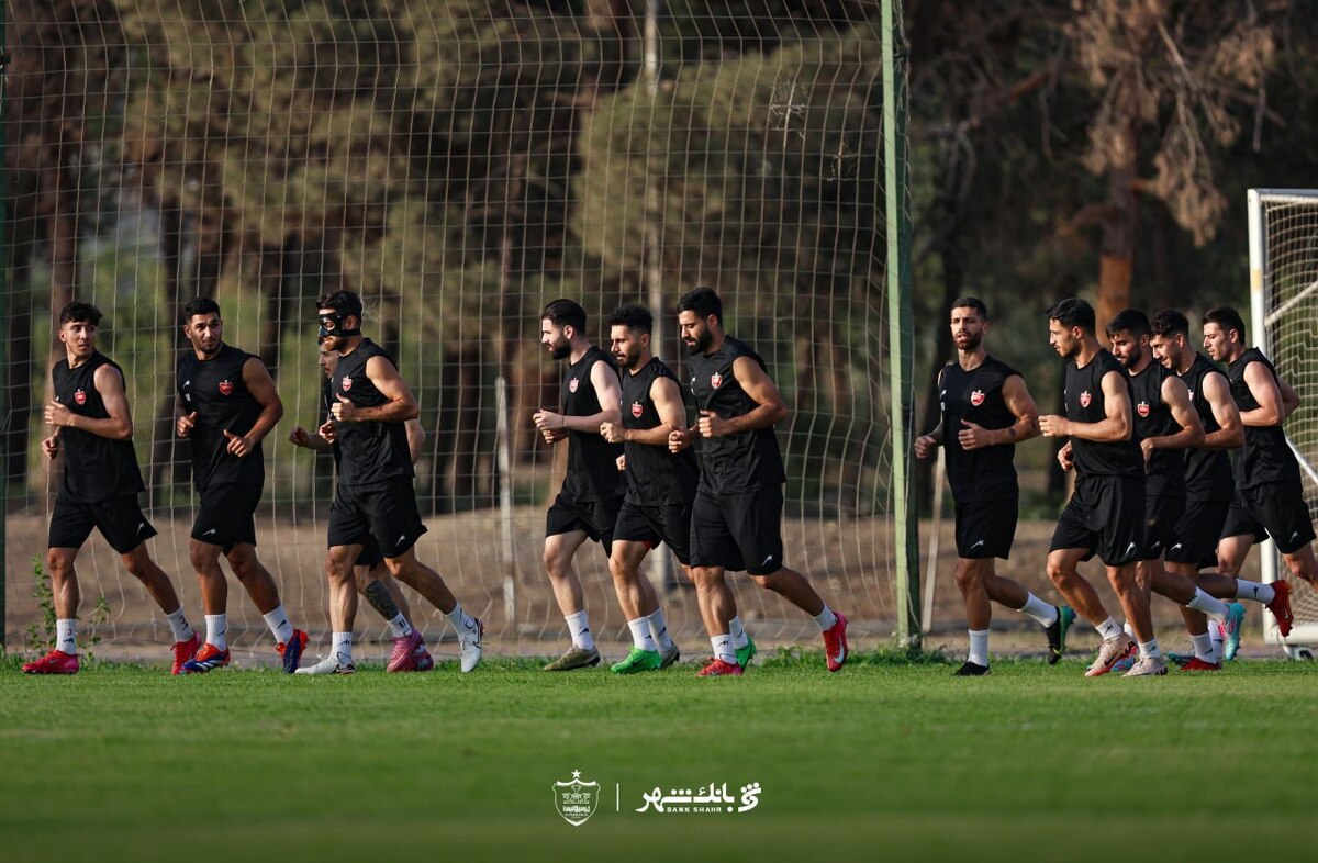 تمرین ۹۰ دقیقه‌ای پرسپولیس در زمین شماره ۲ و ۳ آزادی