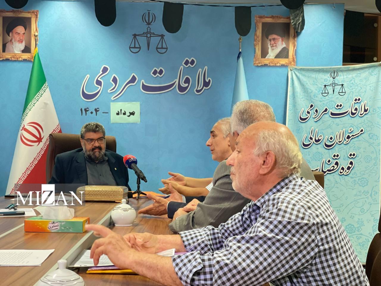 رئیس مرکز وکلا و معاونان این مرکز به مشکلات حقوقی و قضایی ۲۶ مراجعه‌کننده در مرکز ارتباطات مردمی قوه قضاییه رسیدگی کردند/ ارائه خدمات رایگان مشاوره حقوقی از طریق سامانه ۱۲۹