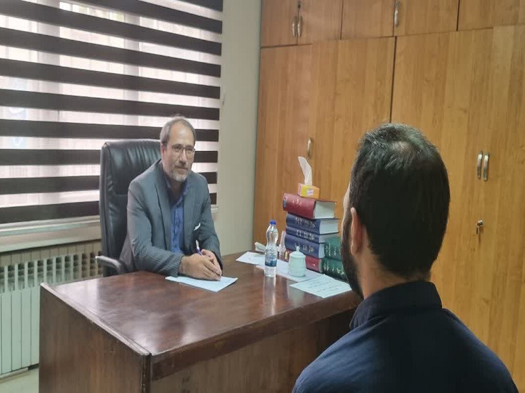 سرپرست مجتمع قضایی شهید قدوسی و سرپرست دادسرای ناحیه ۱۵ تهران در مرکز ارتباطات مردمی قوه قضاییه به درخواست‌های مراجعان رسیدگی کردند