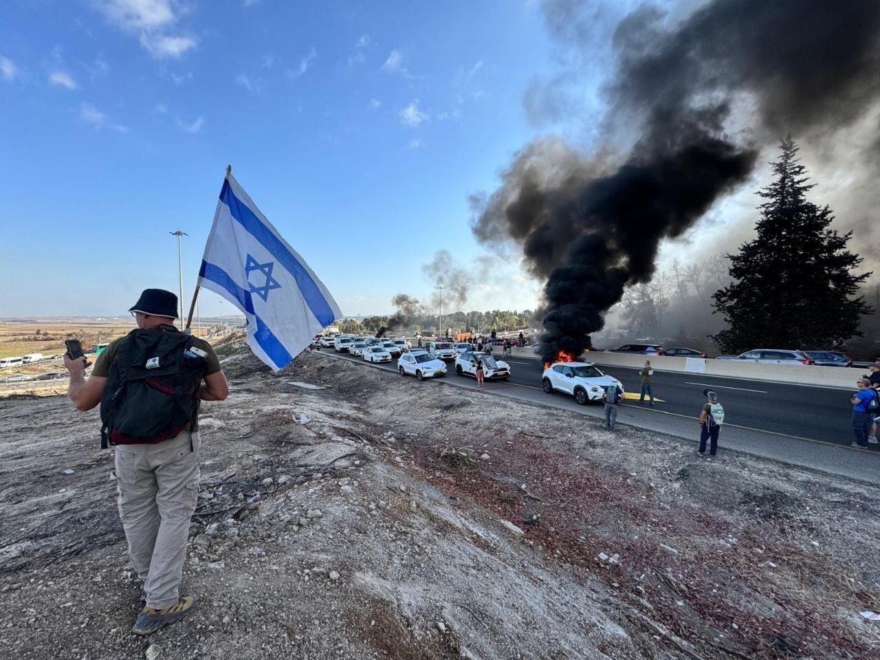 تظاهرات گسترده در اراضی اشغالی؛ معترضان جاده‌ها را مسدود کردند