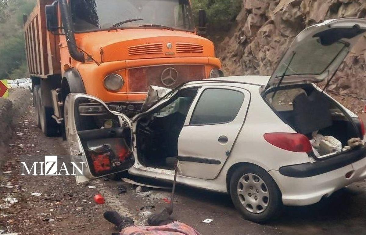 تصادف پژو ۲۰۶ با کامیون در محور چالوس با ۴ جان‌باخته و مصدوم