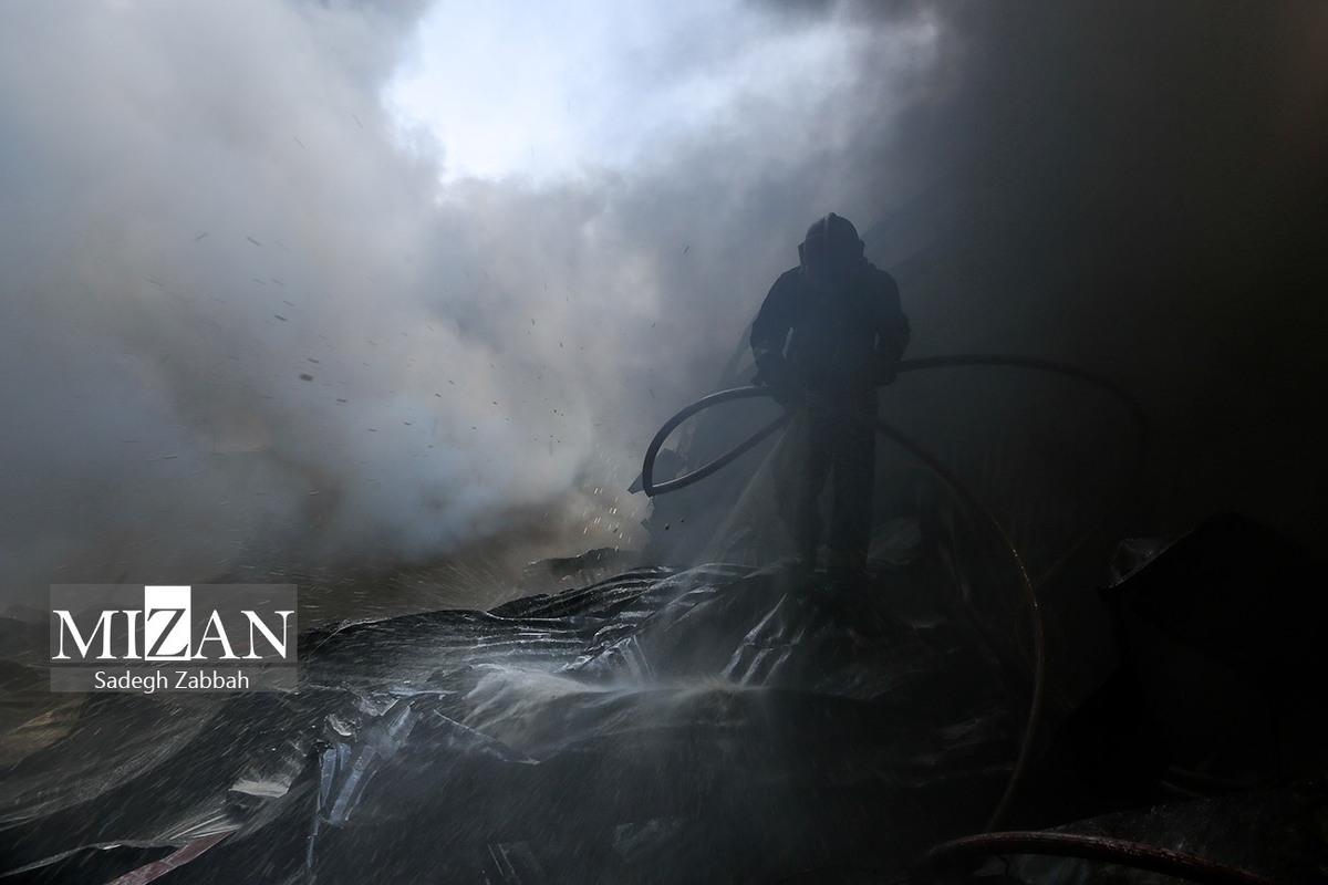 آتش‌سوزی در برج ۲۵ طبقه در غرب تهران