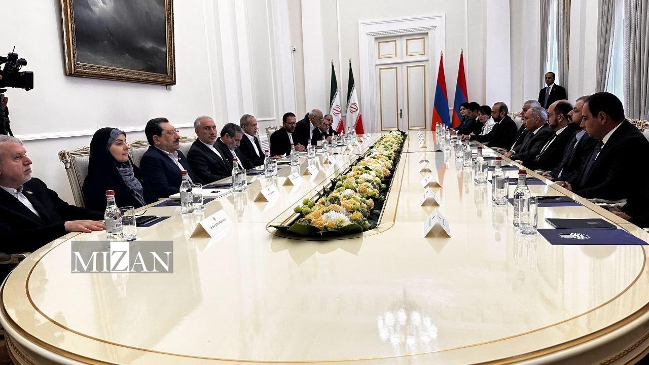 استقبال رسمی نخست وزیر ارمنستان از رئیس جمهور ایران/ مذاکرات خصوصی و دوجانبه پزشکیان و پاشینیان برگزار شد