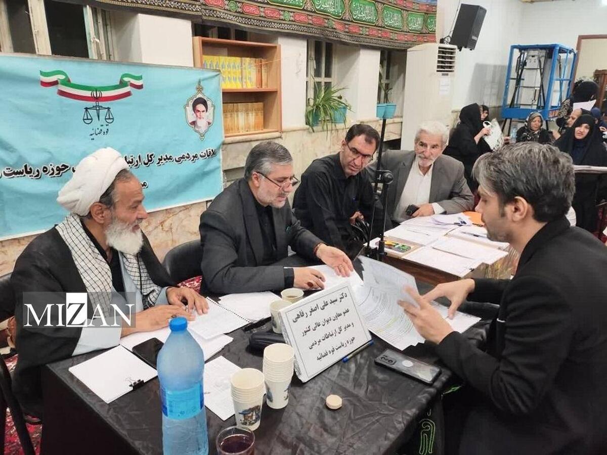 مدیرکل ارتباطات مردمی قوه قضاییه به مشکلات حقوقی و قضایی ۵۰ نفر از نمازگزاران در مسجد سیدالشهدا (ع) رسیدگی کرد