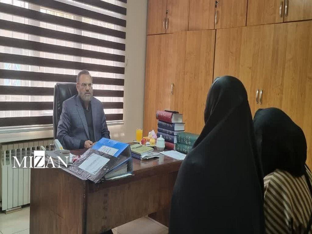 معاون قضایی و اجرایی رئیس کل دادگاه‌های عمومی و انقلاب استان تهران و سرپرست دادسرای ناحیه ۷ تهران در مرکز ارتباطات مردمی قوه قضاییه به مشکلات مراجعان رسیدگی کردند