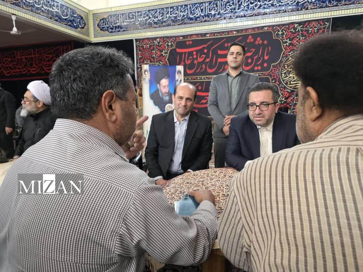 میز خدمت رئیس سازمان ثبت اسناد و املاک کشور در مسجد امام حسین (ع) سمنان برپا شد