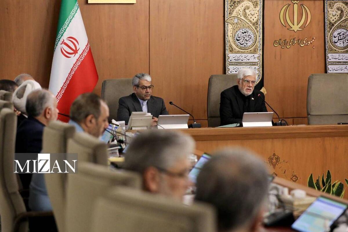 عارف: نخبگان و فعالان رسانه‌ای به اهمیت همبستگی و اجماع ملی توجه بیشتری داشته باشند