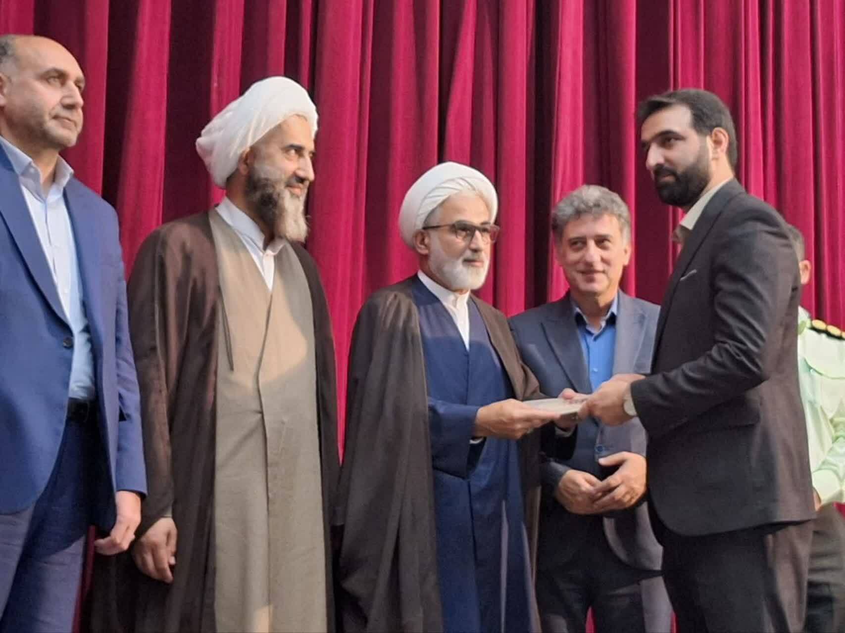 آیین تکریم و معارفه رئیس دادگاه بخش کوچصفهان برگزار شد آیین تکریم و معارفه رئیس دادگاه بخش کوچصفهان برگزار شد