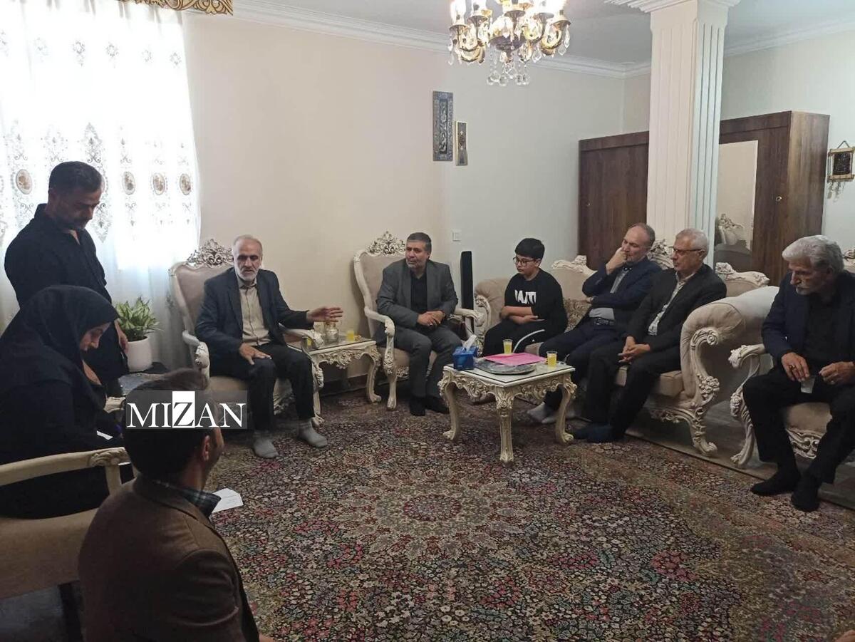 مدیرکل ارتباطات مردمی و مدیرکل امور ایثارگران قوه قضاییه با خانواده شهید فرهاد فلاحی دیدار کردند