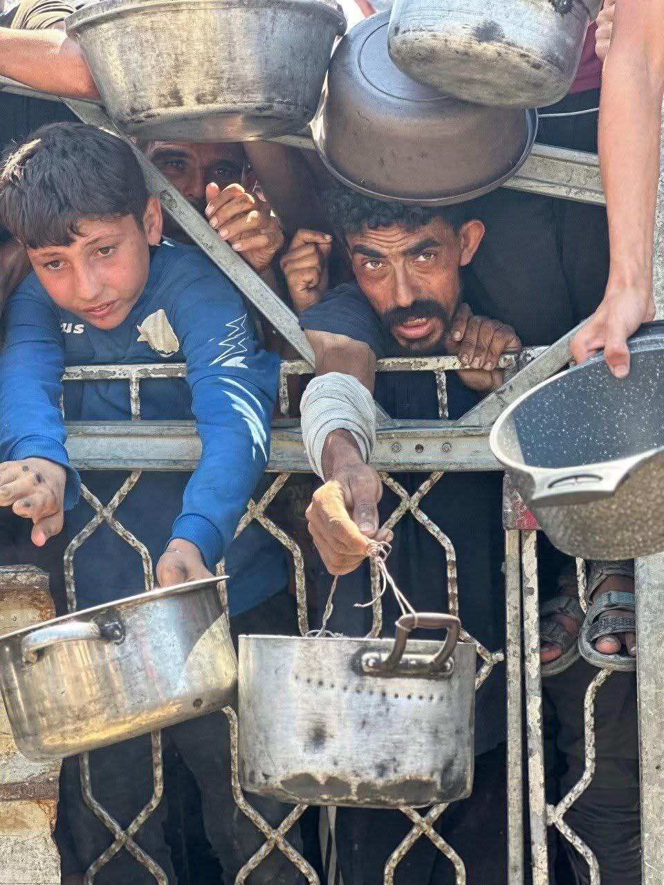 حمله رژیم صهیونیستی به مرکز توزیع کمک در نتساریم؛ چندین نفر شهید و مجروح شدند